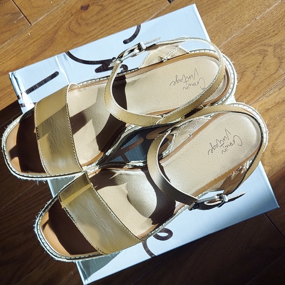 Crown Vintage Platform Wedges - Picture 5 of 6